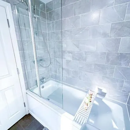 Contractors, Families, Tourists & Groups Welcome Sleeps Upto 9, Garden, Pet Allowed, Parking Included! Birmingam Exterior foto