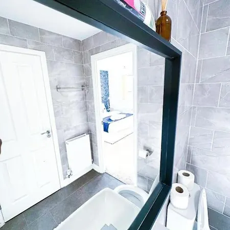 Contractors, Families, Tourists & Groups Welcome Sleeps Upto 9, Garden, Pet Allowed, Parking Included! Birmingam Exterior foto