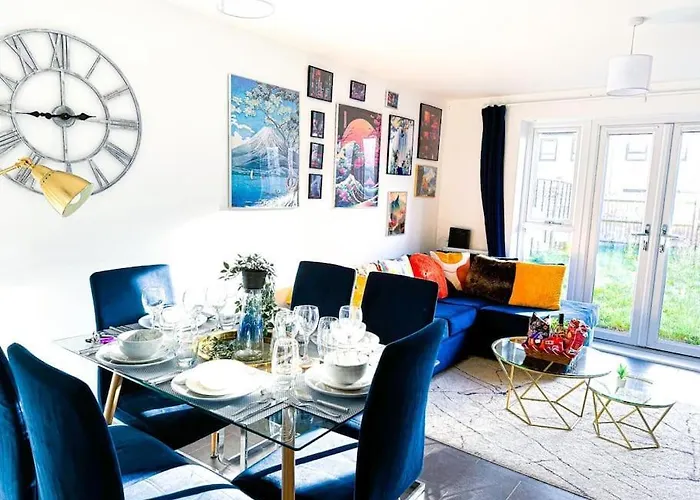 Contractors, Families, Tourists & Groups Welcome Sleeps Upto 9, Garden, Pet Allowed, Parking Included!
