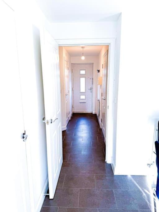 Family Home: Spacious 3br With Garden And Pet-friendly *