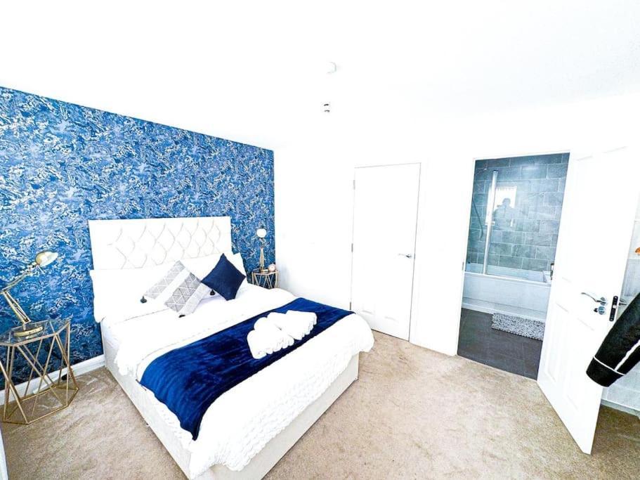 Family Home: Spacious 3br With Garden And Pet-friendly Apartment *