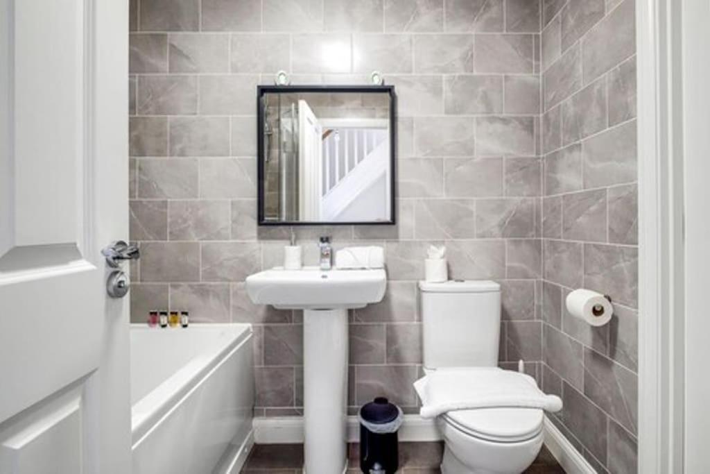 Apartment Family Home: Spacious 3br With Garden And Pet-friendly *