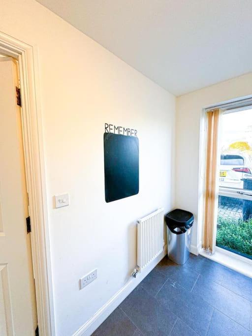 Family Home: Spacious 3br With Garden And Pet-friendly Apartment