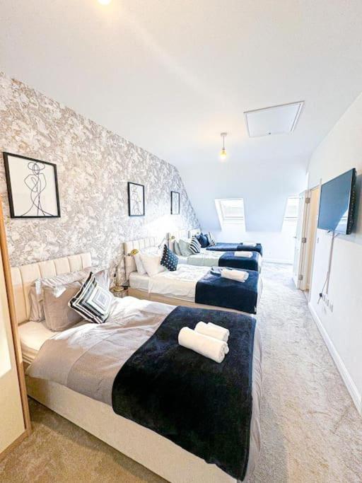 Family Home: Spacious 3br With Garden And Pet-friendly Apartment *