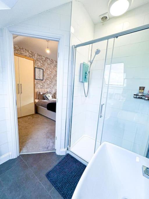 Family Home: Spacious 3br With Garden And Pet-friendly Apartment Birmingham