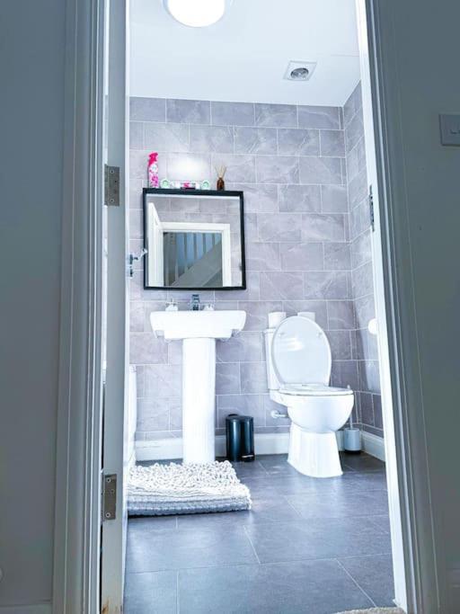 Family Home: Spacious 3br With Garden And Pet-friendly *