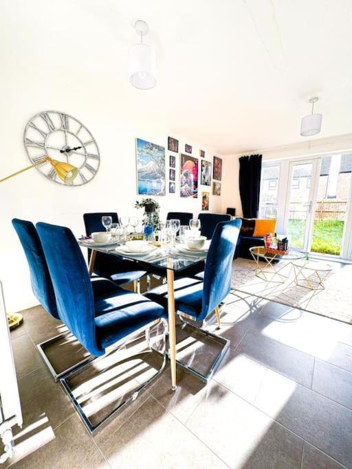 Family Home: Spacious 3br With Garden And Pet-friendly Apartment *