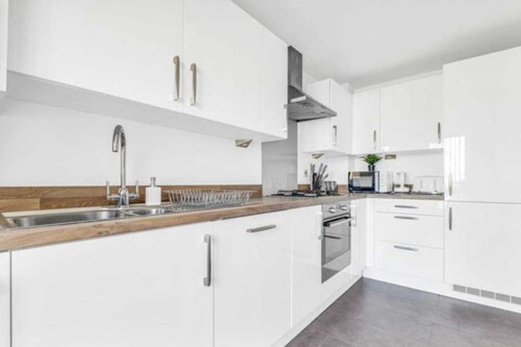 Family Home: Spacious 3br With Garden And Pet-friendly Apartment