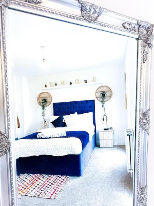 Contractors, Families, Tourists & Groups Welcome Sleeps Upto 9, Garden, Pet Allowed, Parking Included! *