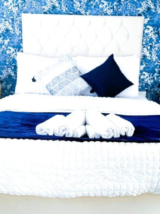 Contractors, Families, Tourists & Groups Welcome Sleeps Upto 9, Garden, Pet Allowed, Parking Included! Appartamento *
