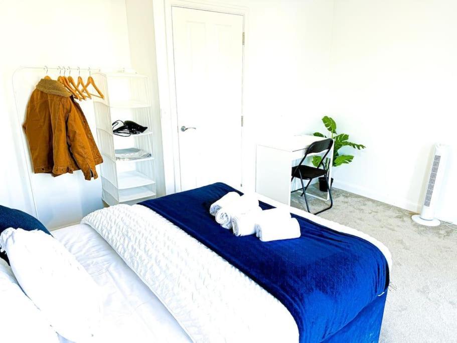 Contractors, Families, Tourists & Groups Welcome Sleeps Upto 9, Garden, Pet Allowed, Parking Included! Appartamento *